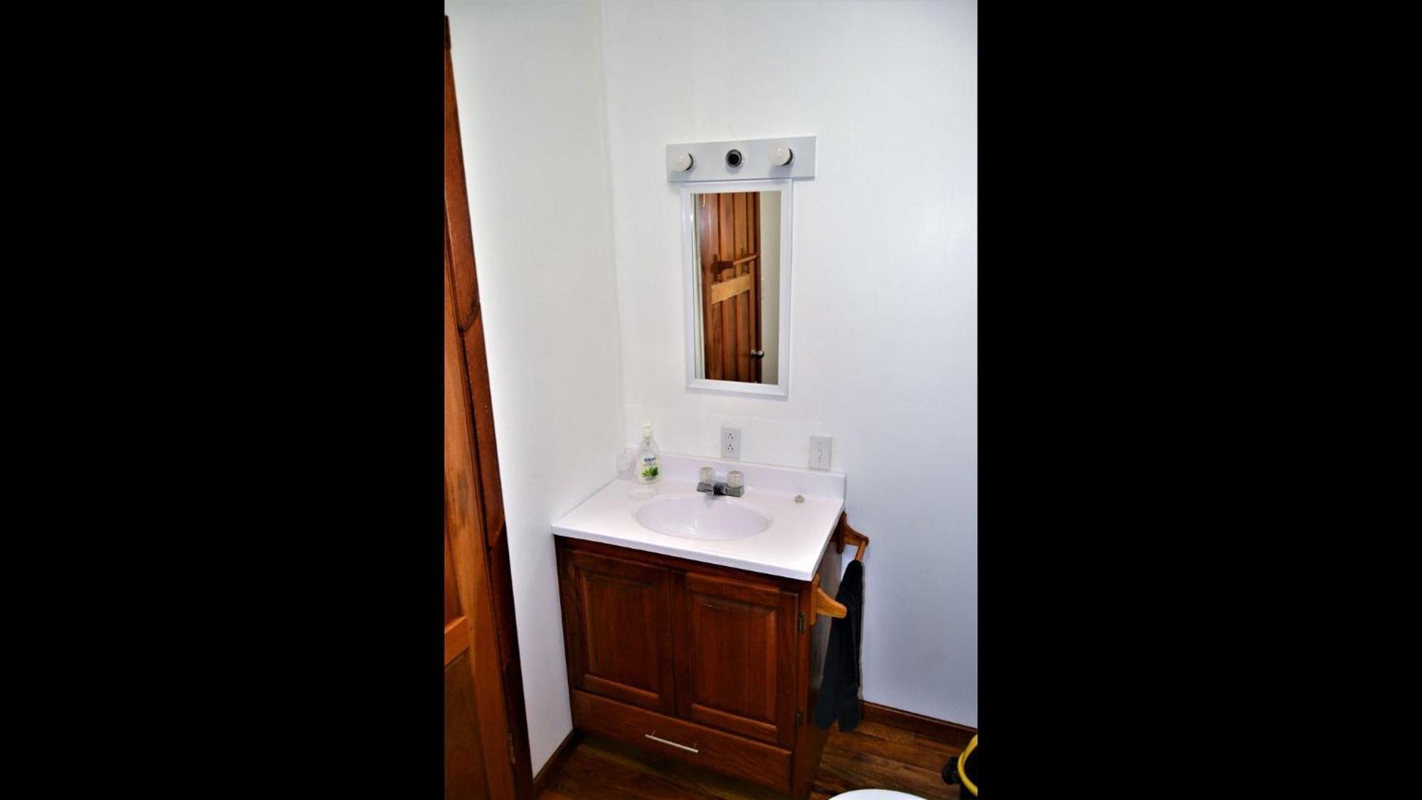 Iguana Roost Tourism Gold Standard Fully Equipped Two Bedroom Cabin San Ignacio Luaran gambar