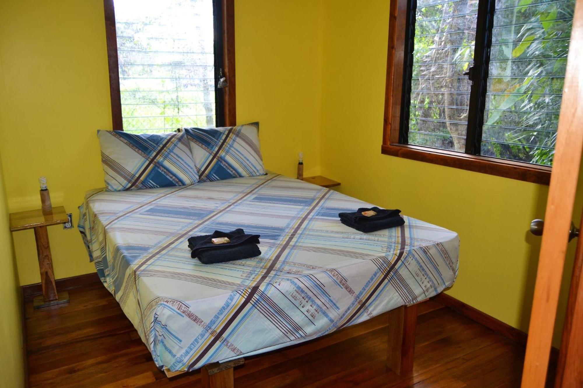 Iguana Roost Tourism Gold Standard Fully Equipped Two Bedroom Cabin San Ignacio Luaran gambar